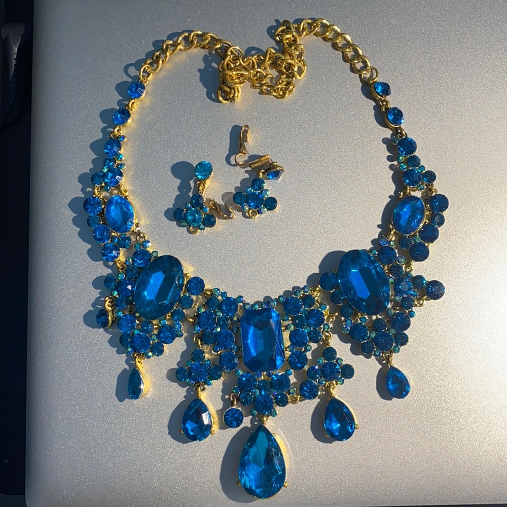 Women’s Necklace & Earring Matching Set